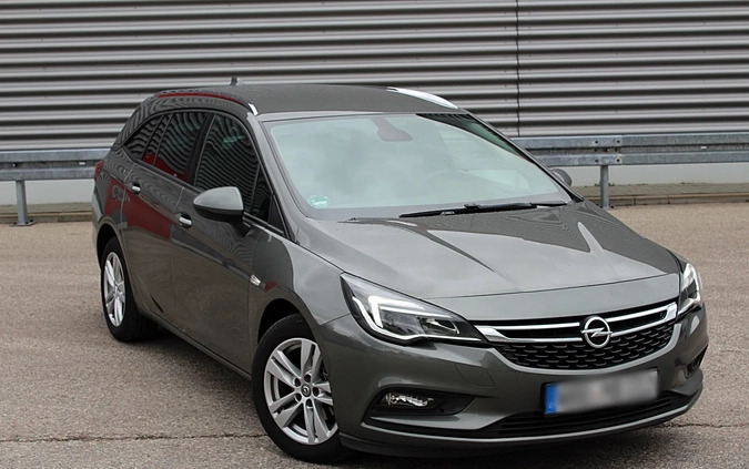 Opel Astra cena 34900 przebieg: 145000, rok produkcji 2018 z Chełmża małe 497